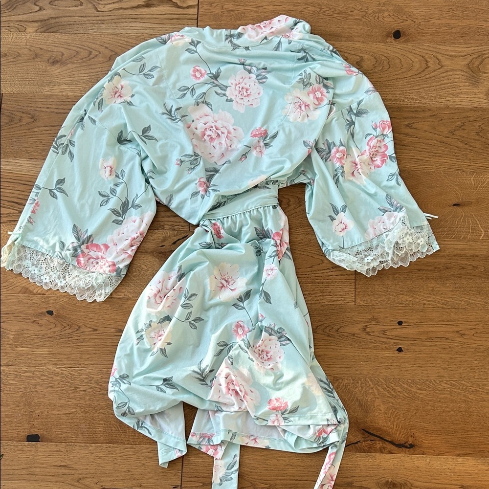 La Vie En Rose Floral Robe - Light green/Blue and Pink size Large - Picture 5 of 6